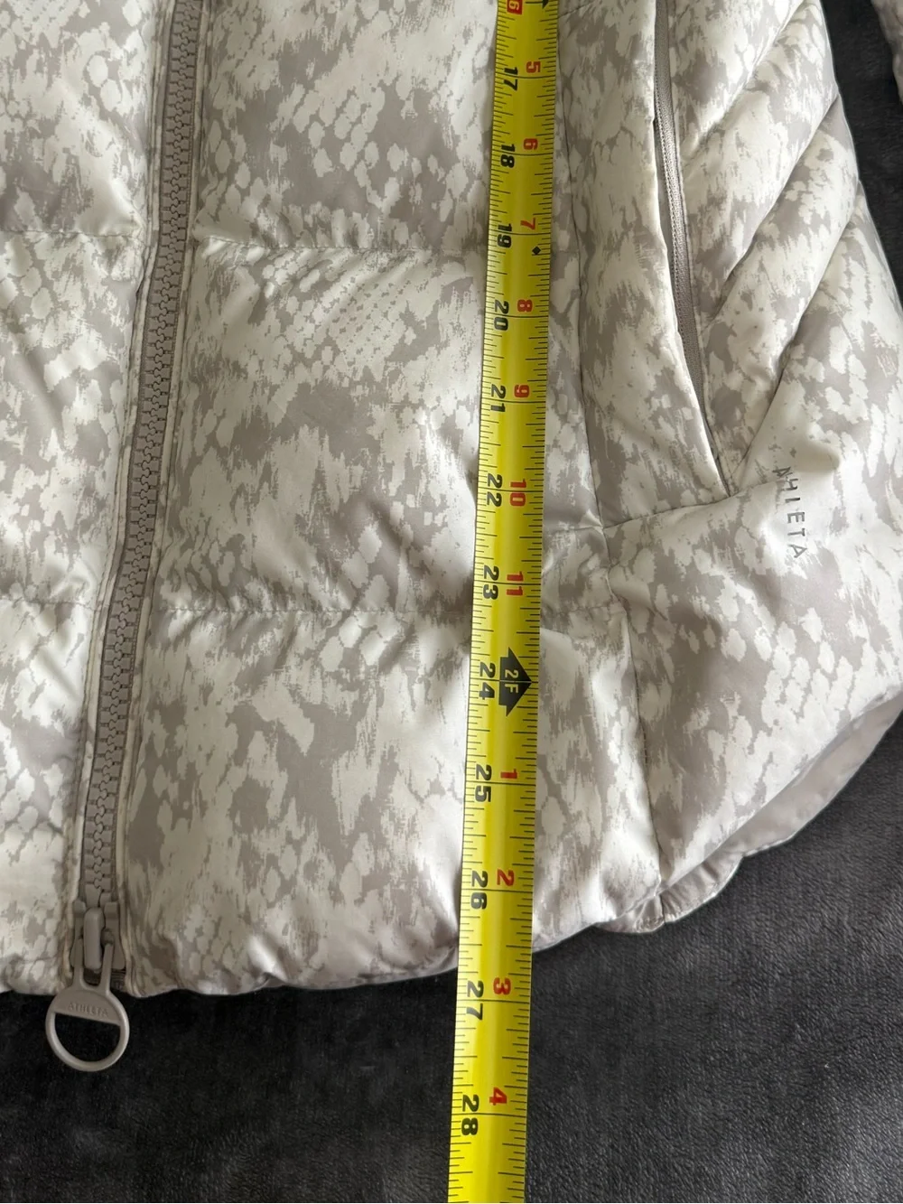 Athleta Downtown Printed Jacket Womens S Cream Grey  Puffer Coat Cozy Winter EUC
